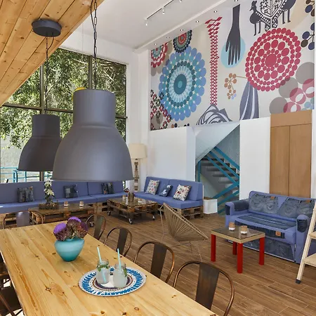 Stay Rhodes Hostel & Bar-2